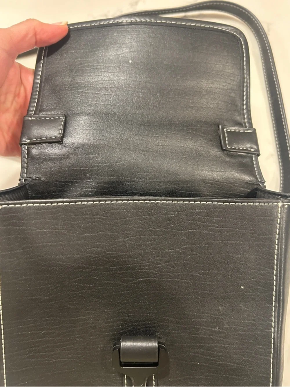 Crossbody LEATHER BAG rare hard to find. - Picture 6 of 9